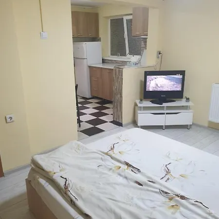 Garsoniera 2 * Бухарест